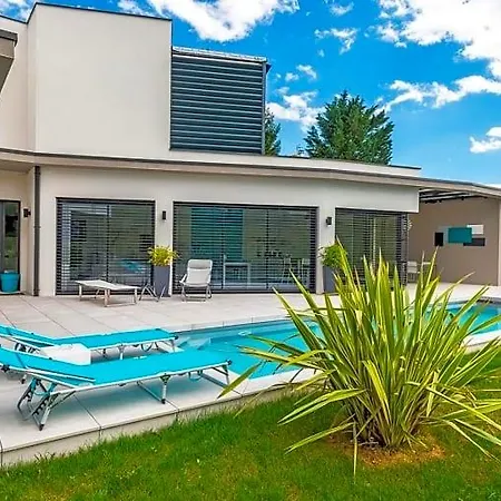 Maison Cube 3*