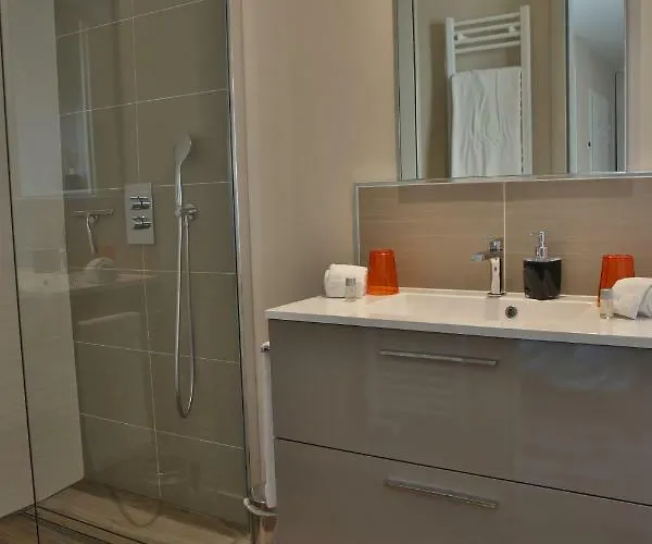 Maison Cube Bed & Breakfast 3*